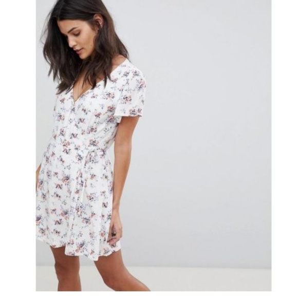 Abercrombie & Fitch Dresses & Skirts - Abercrombie and fitch floral wrap dress